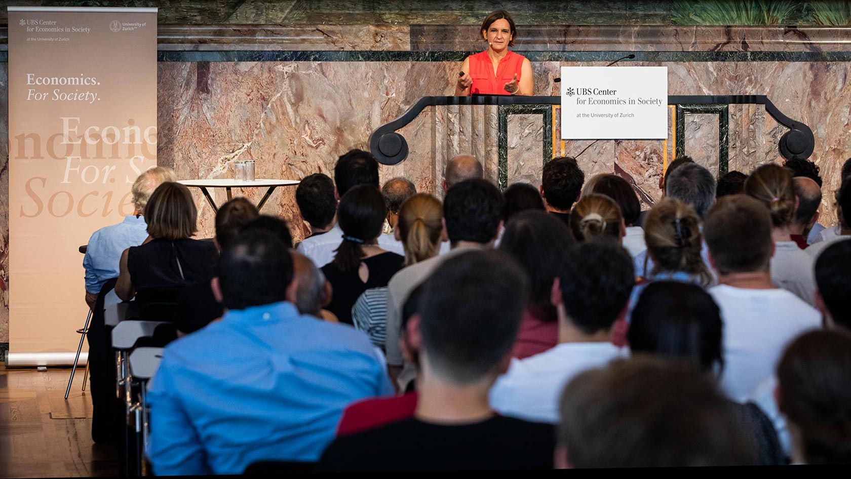 Esther Duflo referiert am UBS Center for Economics in Society