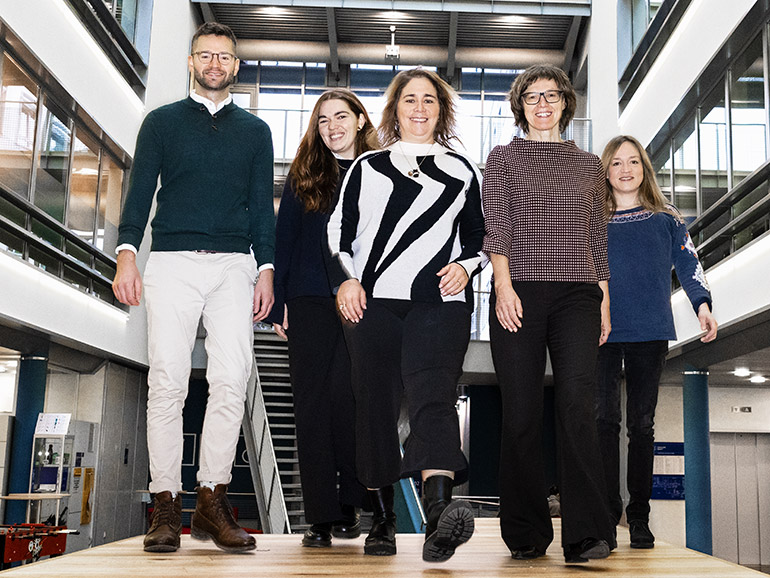 Vertreter:innen des Nachhaltigkeitsteams und des Right Livelihood Zentrums