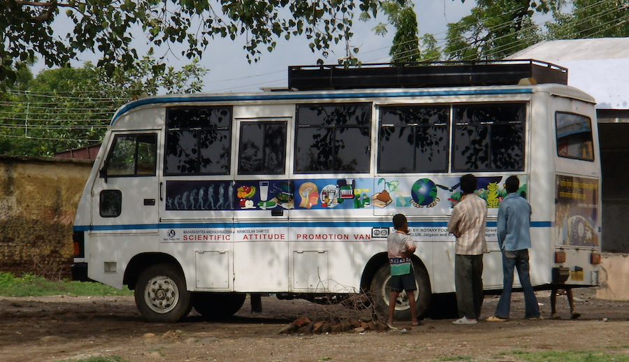 Grafik Science Van