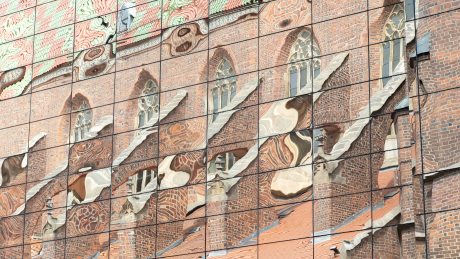 Reflexion Kirchengebäude