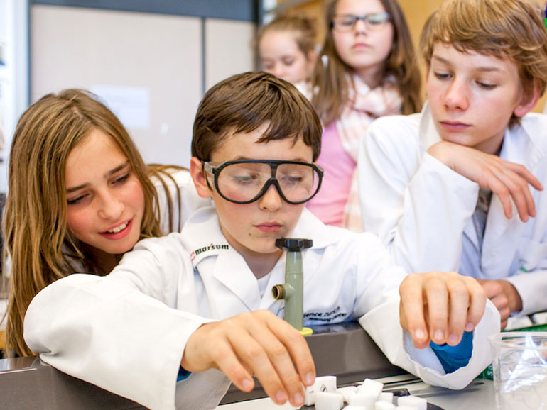 Schulkinder im Life Science Learning Center